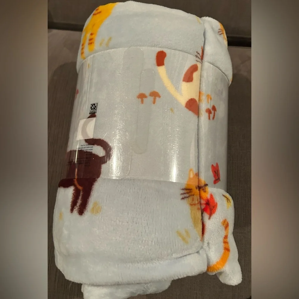 THE BIG ONE Supersoft Oversized Plush Throw Cats 5ft x 6ft NWT